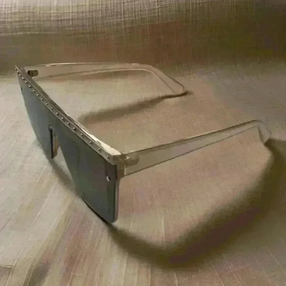 Toupe Sunglasses - Picture 2 of 2